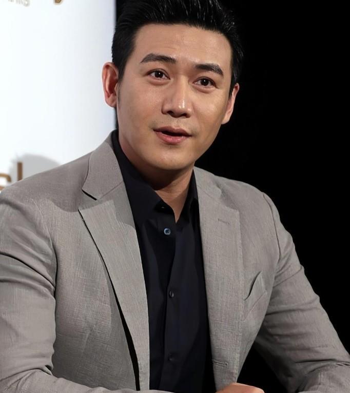 陆毅已经很难再拼事业了！
原因太简单，不是因为他没演技，
也不是没资源，而是他的
