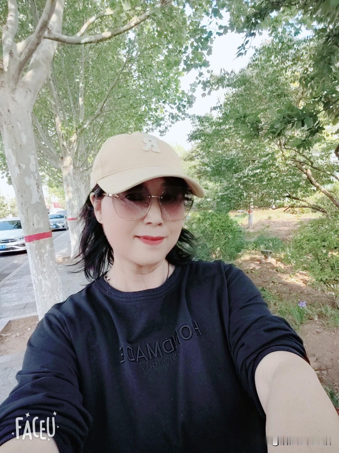 昨天到大医院验个血
原来手抽手麻腿抽筋的原因
是缺钙
而且大夫还说是到了危机值