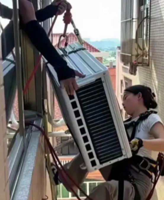 上新闻了！广东深圳一位业主最近的经历，刷爆了全网，说出来你们可能都不敢信，他新买