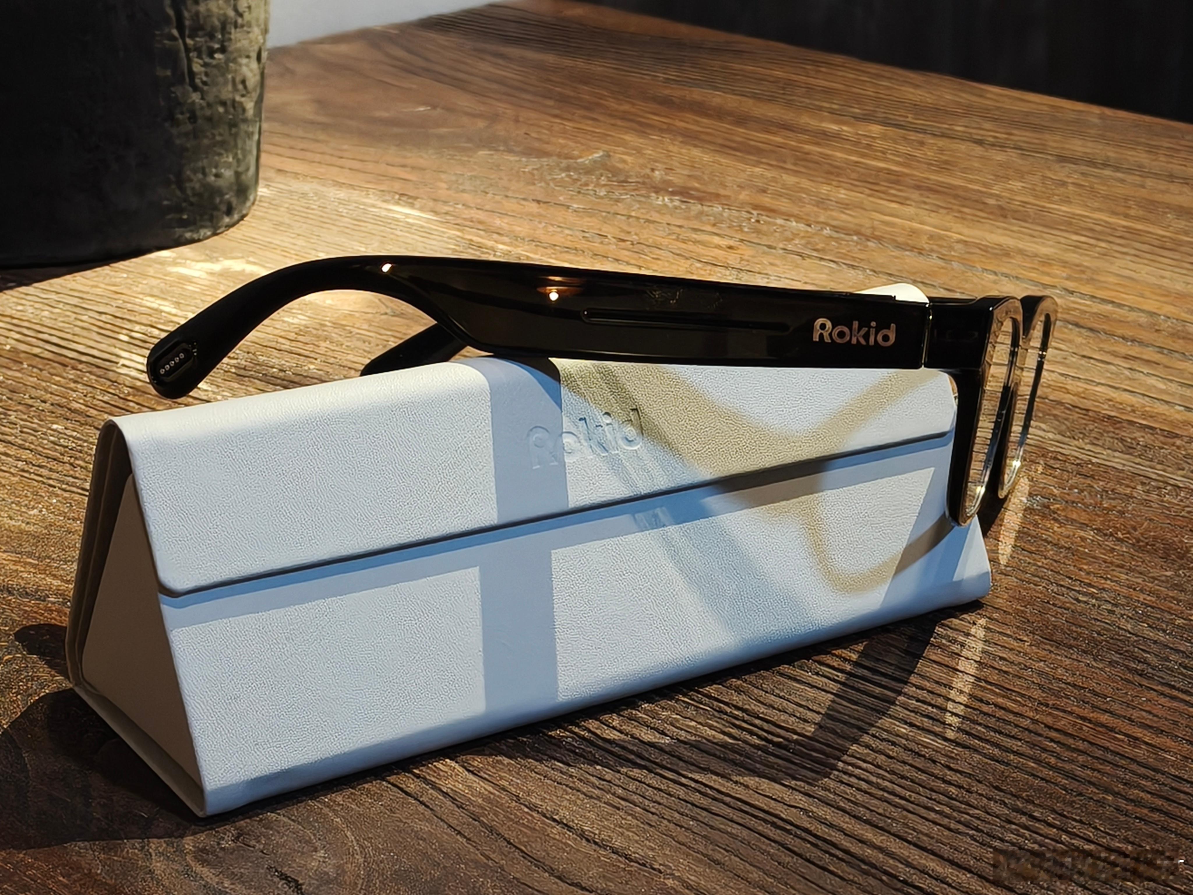 浅浅体验了下朋友的Rokid Glasses.总体体验还不错，分享三点1️⃣提词