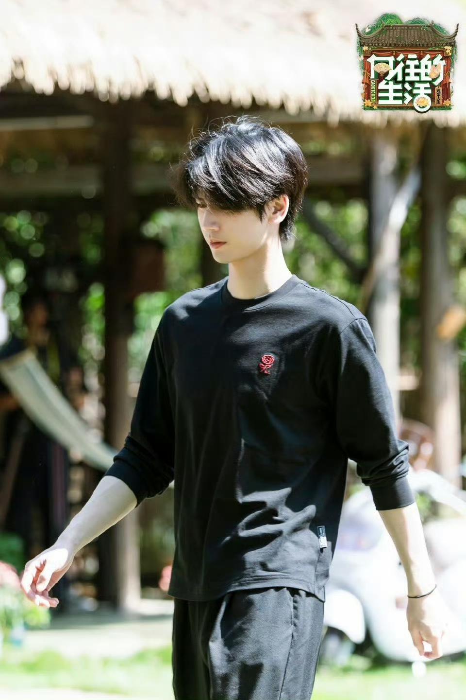 原来张凌赫也是扁头! 《向往的生活》时直接惊到我！张凌赫居然跟彭彭吐槽自己是扁头