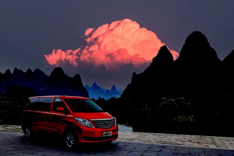 15万以内适合家用的MPV还不少。东风风行星海V9挺不错，通过国补与厂补能降到1