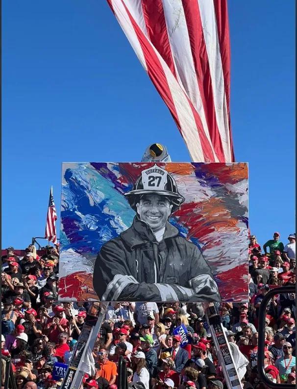 特朗普竞选团队的特殊安排：特朗普重返遭遇暗杀的宾夕法尼亚州巴特勒，在集会的看台上