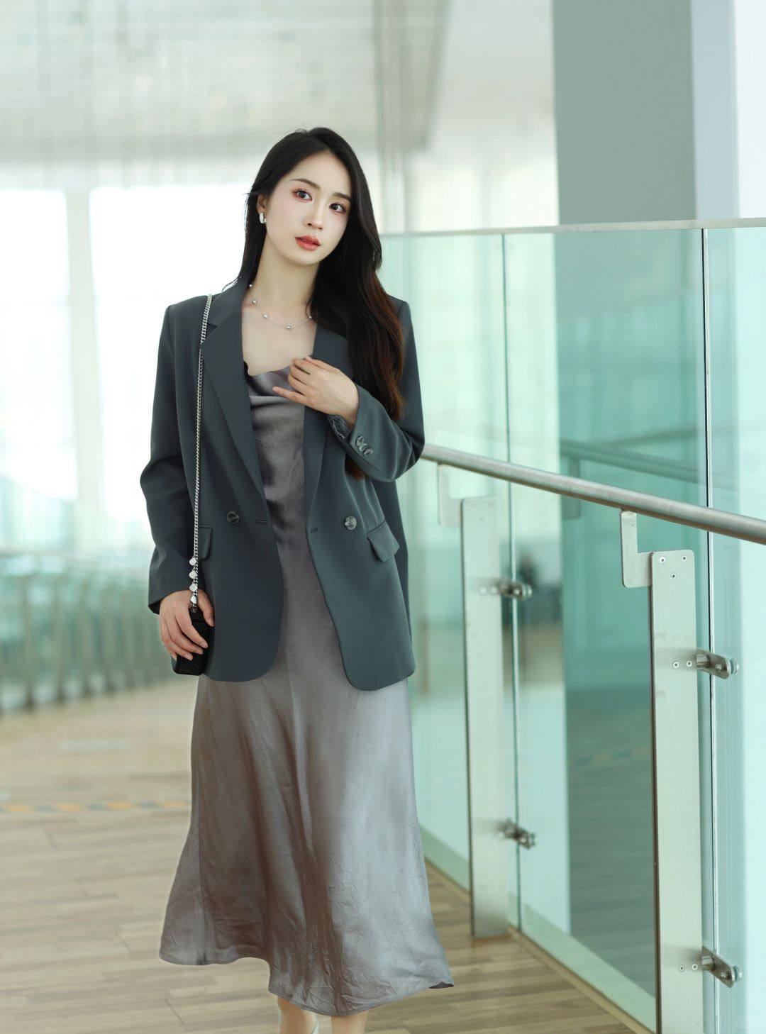 一眼心动💓吊带配西装的优雅