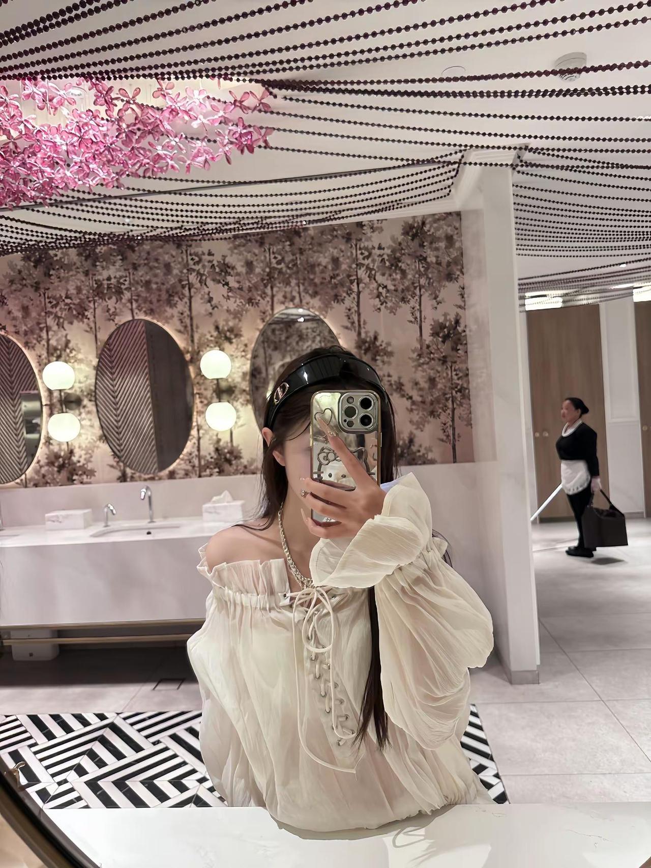 想和你过圣诞 想和你跨年 但我想对的人应该站在前途里