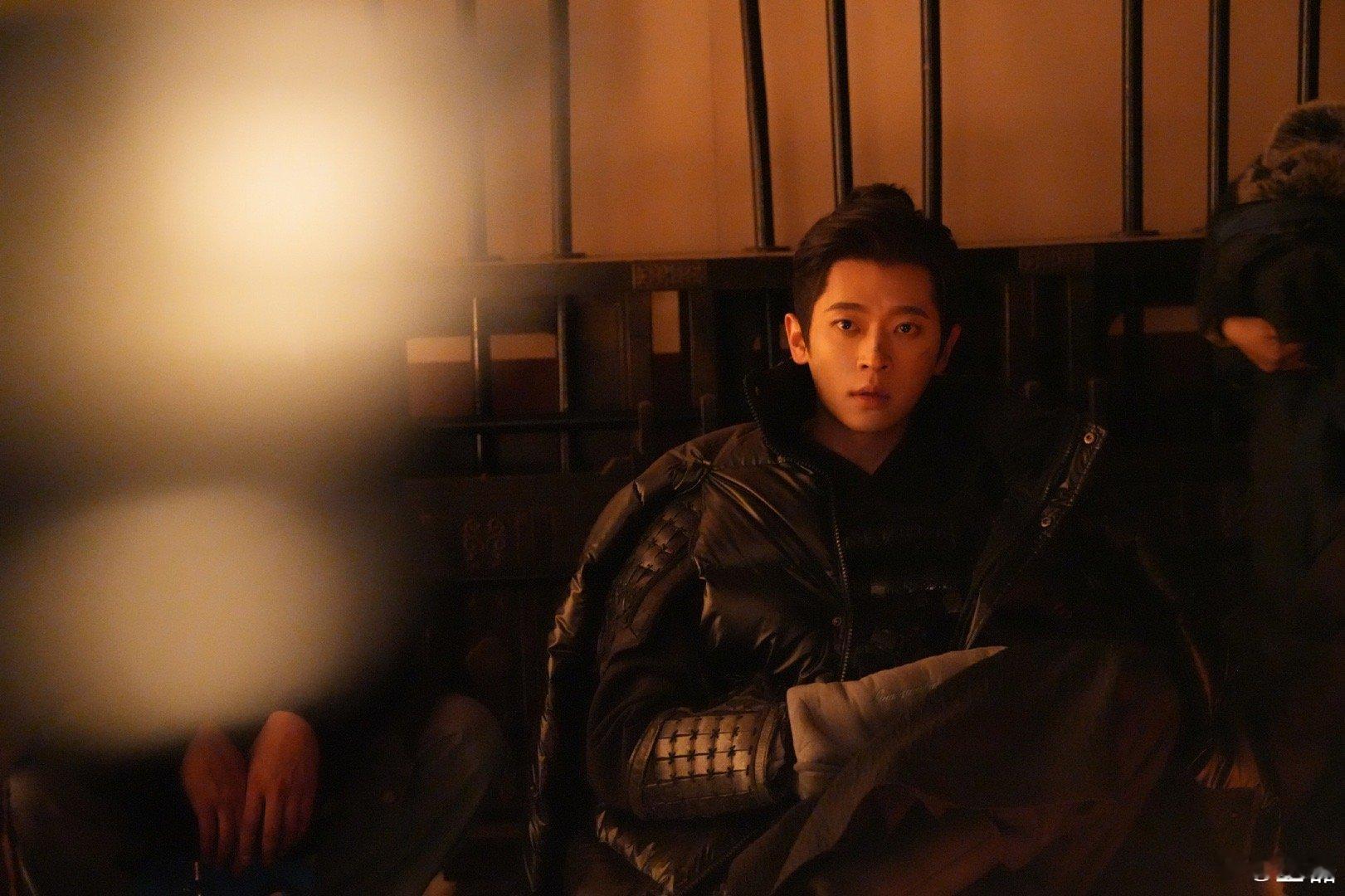 丞磊睫毛精 不数不知道，一数吓一跳，这浓密度和卷翘度，我种的睫毛都没这么自然好看