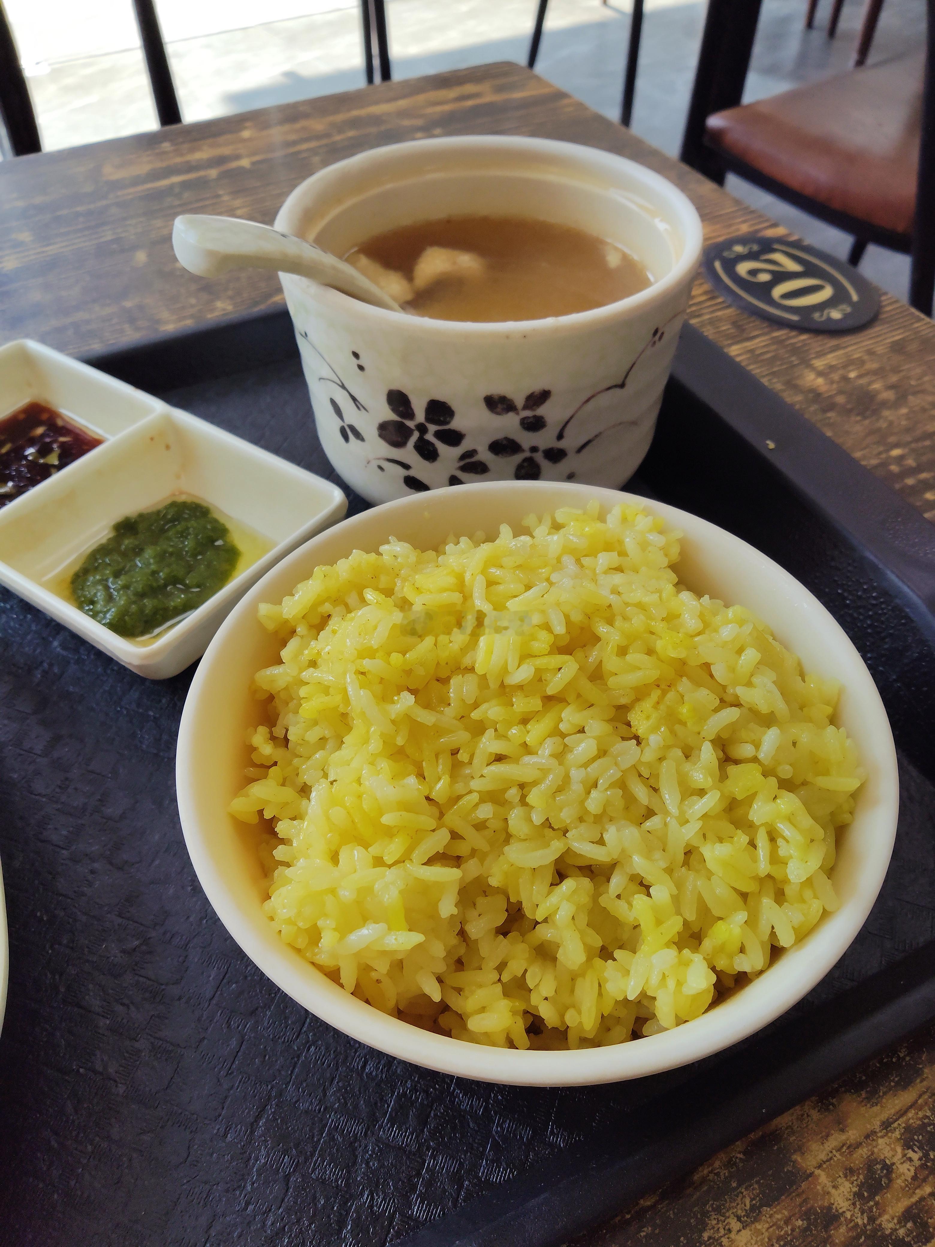 长平路尾和韶山路交界的南山海南鸡饭，这家店是我发完海南鸡饭合集之后网友推荐的，因