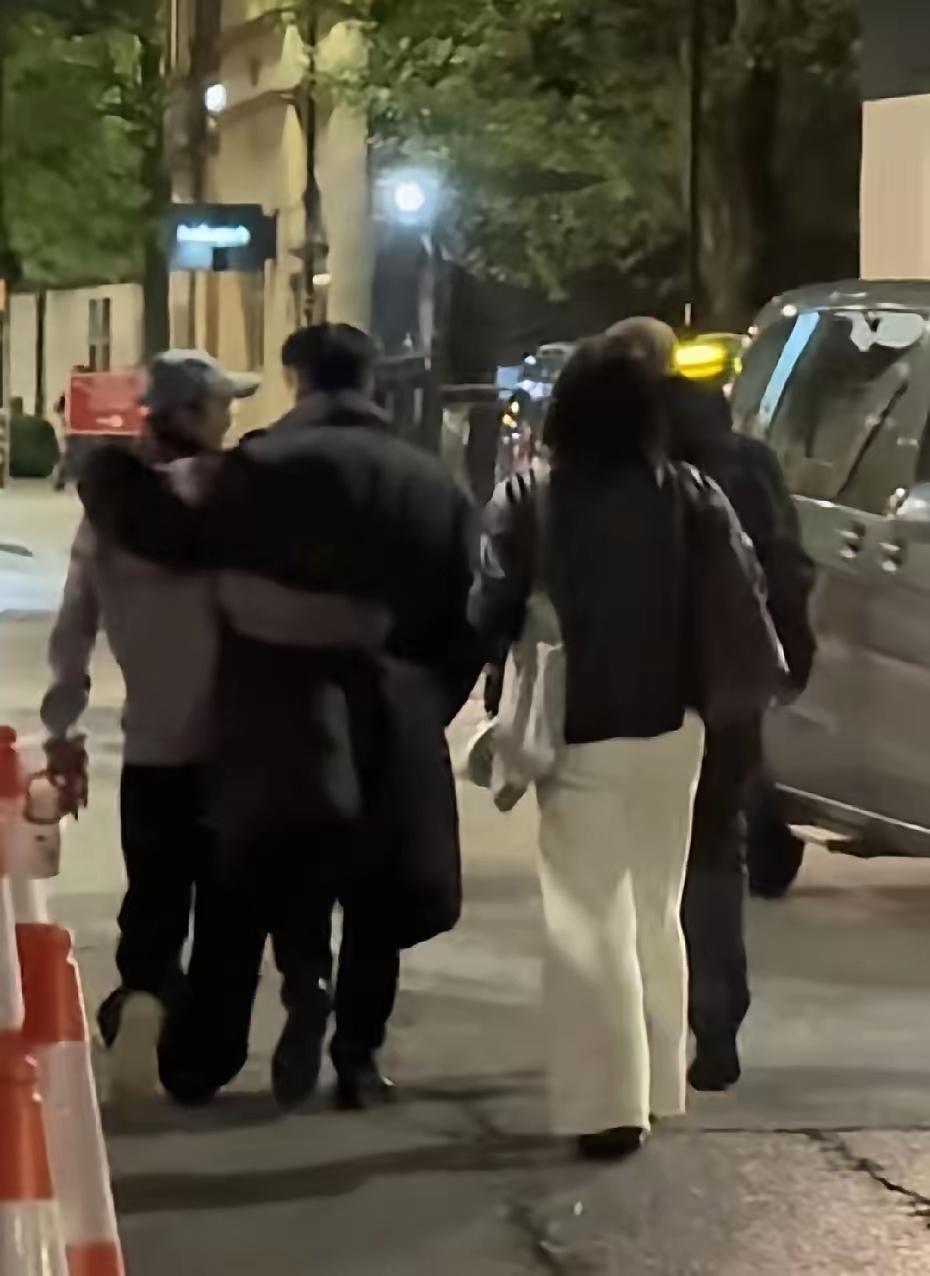 张军打破了世界纪录，成了中国第一个因违纪违法被查的奥运冠军，刘国梁远比张军的咖位