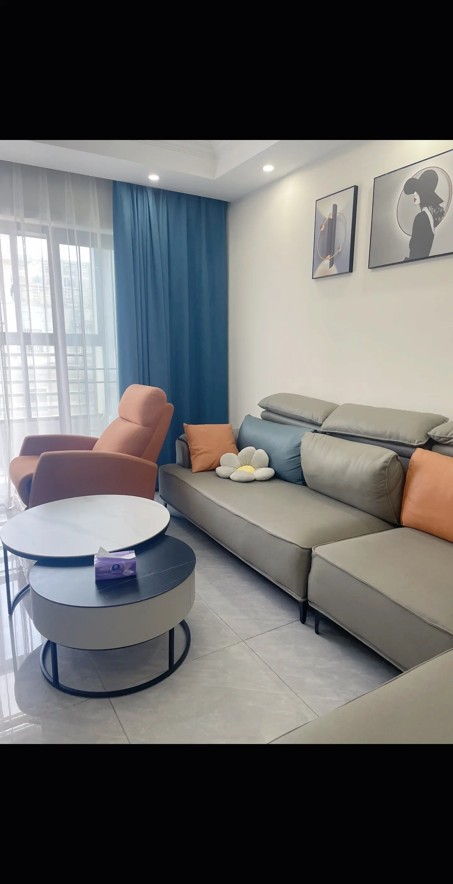 这两年自己像风前烛 雨里灯 摇摇欲坠 我不求别人理解 别熄灭就行