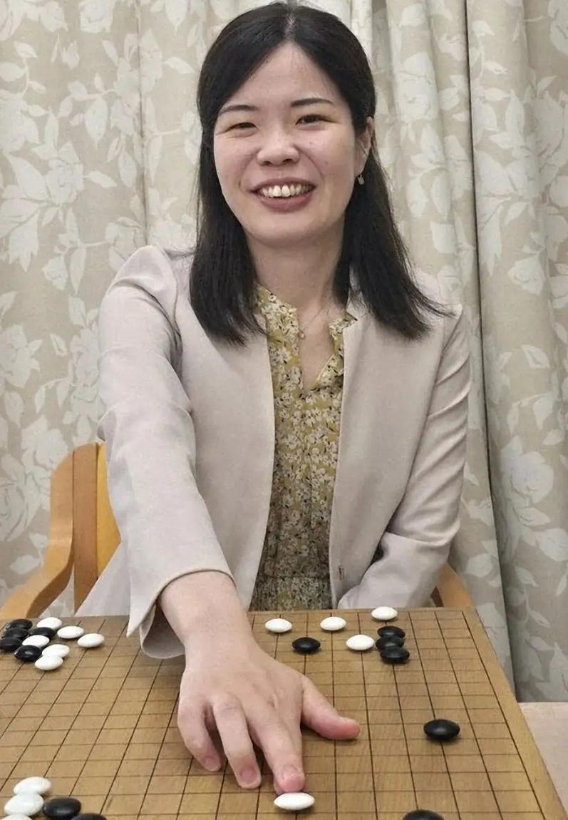 日本福马杯~老冠军再夺新冠


日本今年首度创办的福马杯围棋女流智力赛于8月4日