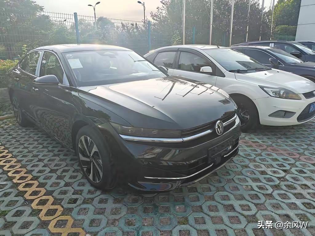 买大众迈腾好还是丰田亚洲龙好?

"试驾3次迈腾后，我却转身提了亚洲龙双擎！"广