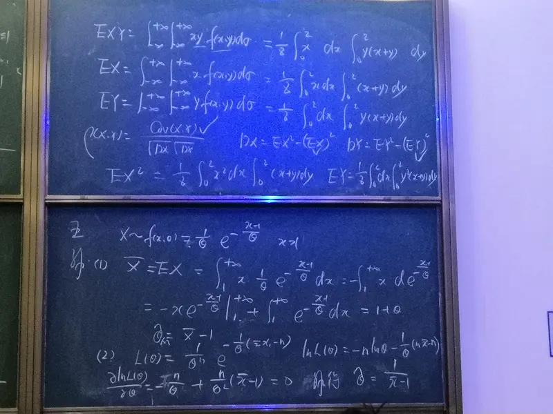 傅里叶变换如何造福你的生活?

傅里叶变换本质上是一个“数学棱镜”：它将复杂的信