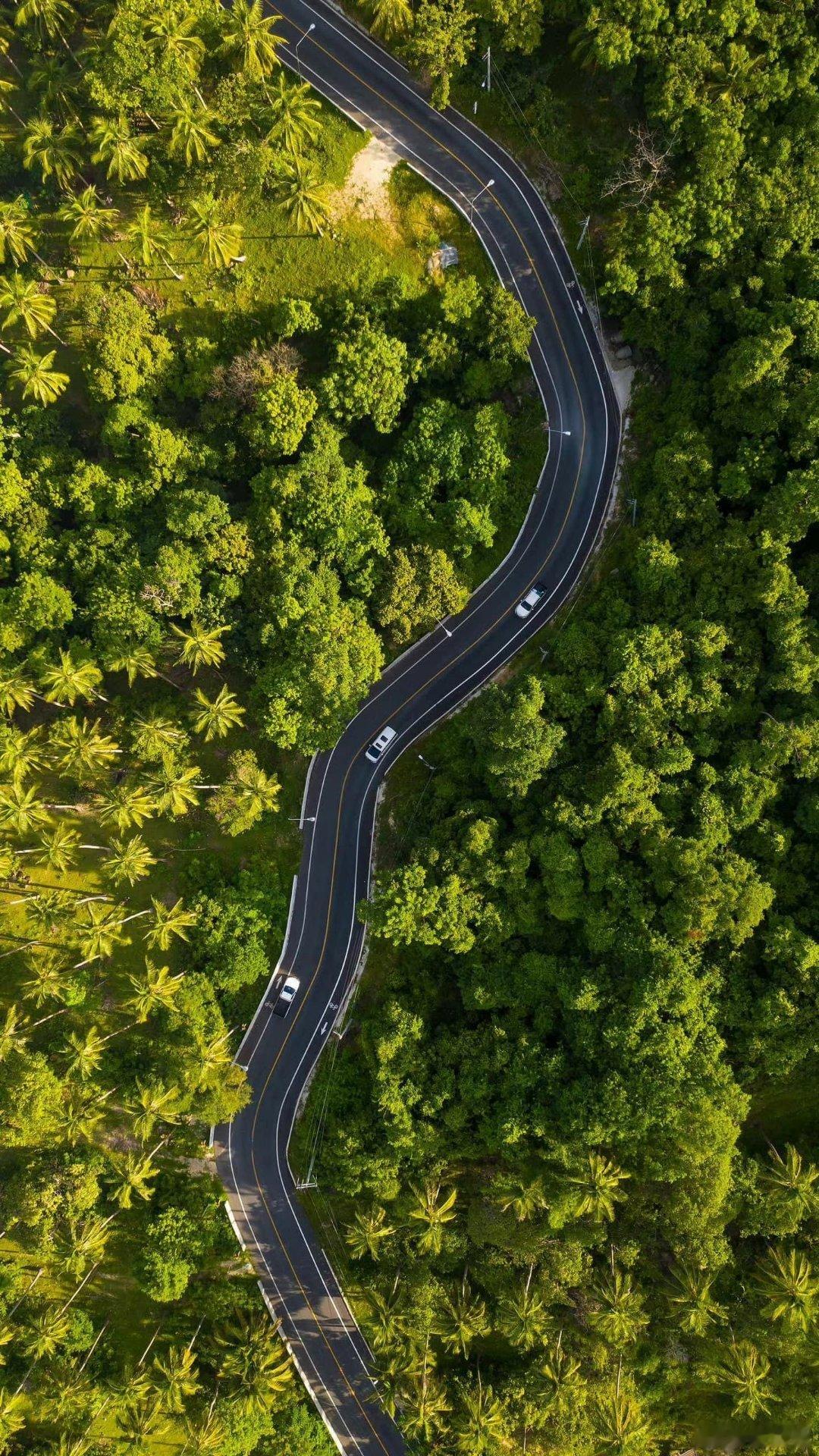 '  是人就会有忧愁烦恼、喜乐悲戚。仕途错舛、升迁贬谪、荣辱富贫、得志失意，皆人