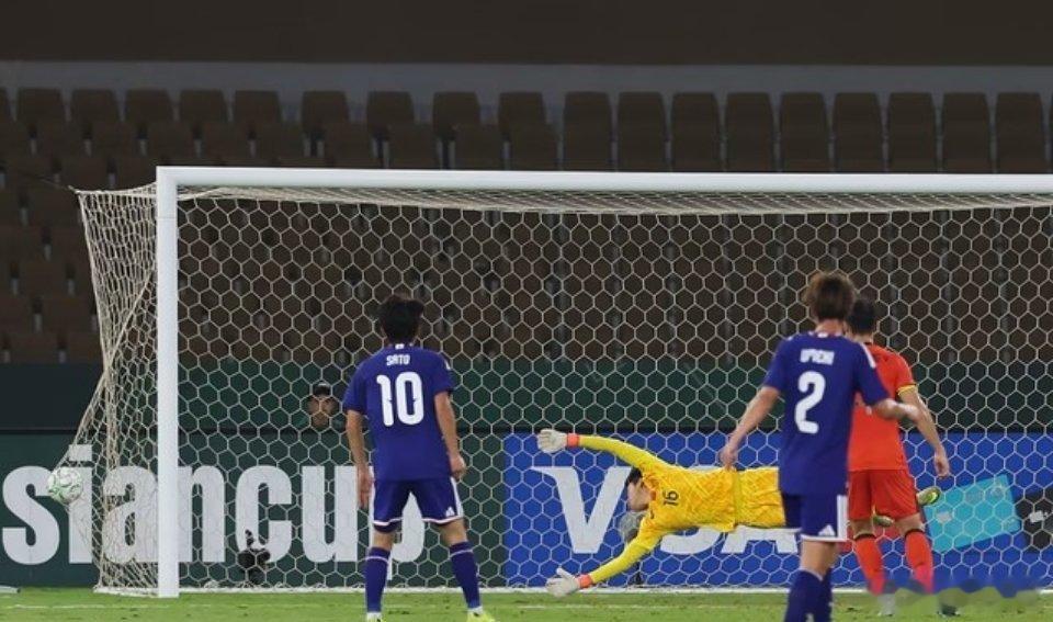 U23亚洲杯决赛中，中国U23男足0-4不敌日本队，无缘队史首次夺冠。而赛后的颁