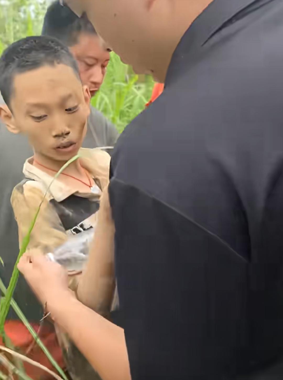 母爱铸就奇迹，母亲执着寻回失联五天的少年。一则新闻牵动无数网友的心：一名13岁男