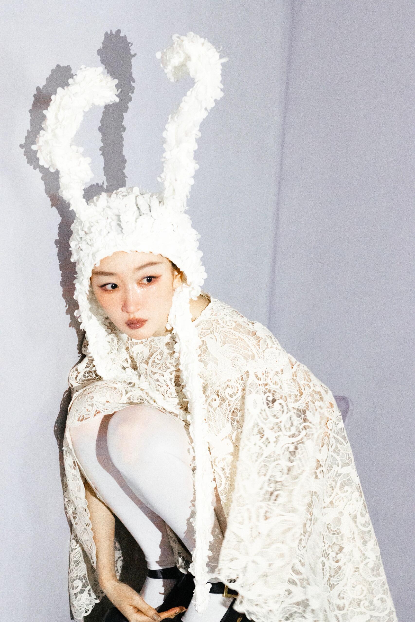 所以不要再说什么去流量了，没有粉丝基础的周冬雨，感觉谁都可以压她一头… ​​​