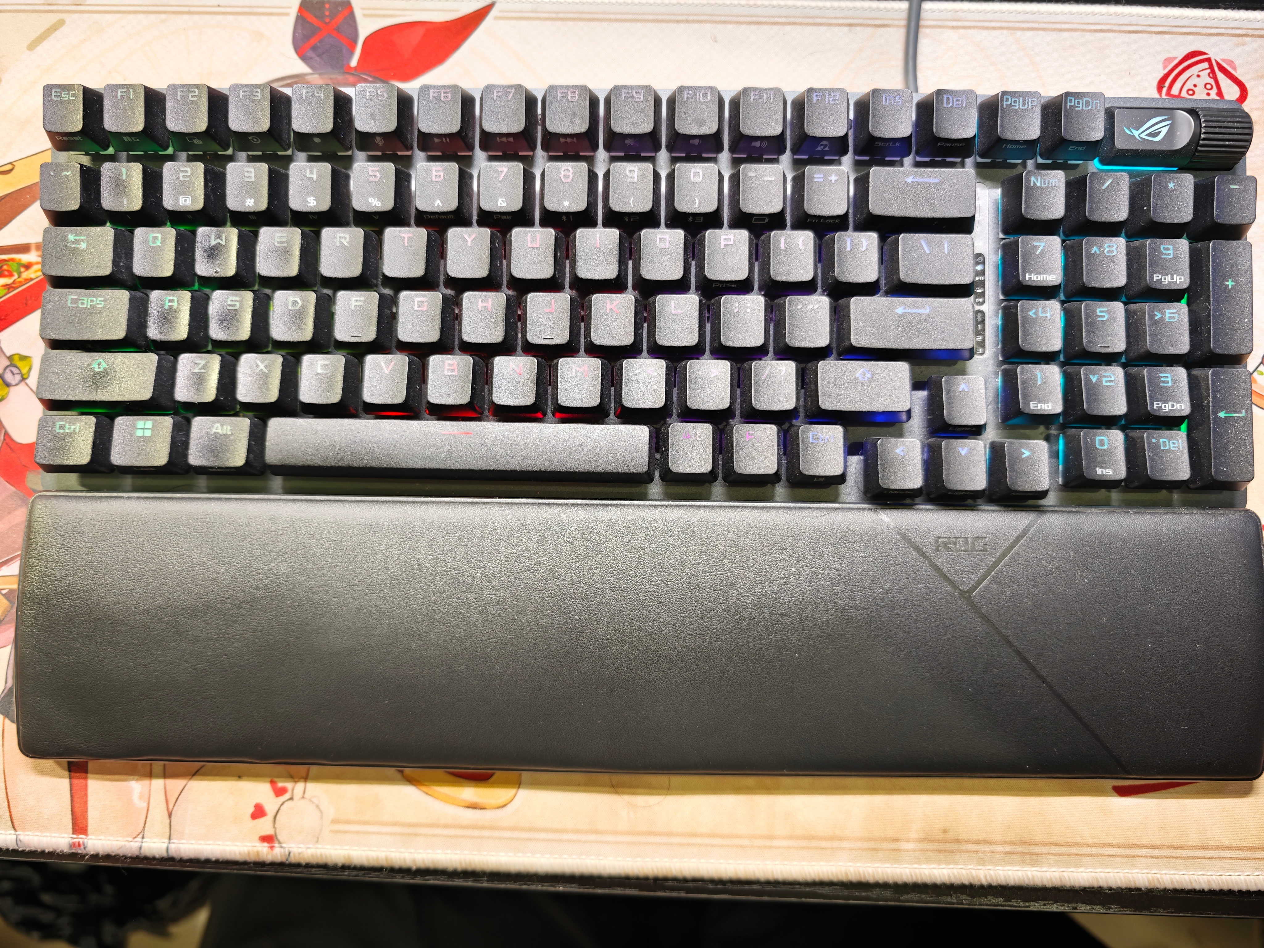 我这把ROG 游侠不定时会有1～2个键位不灵，这次是D，上次是Delete，再上