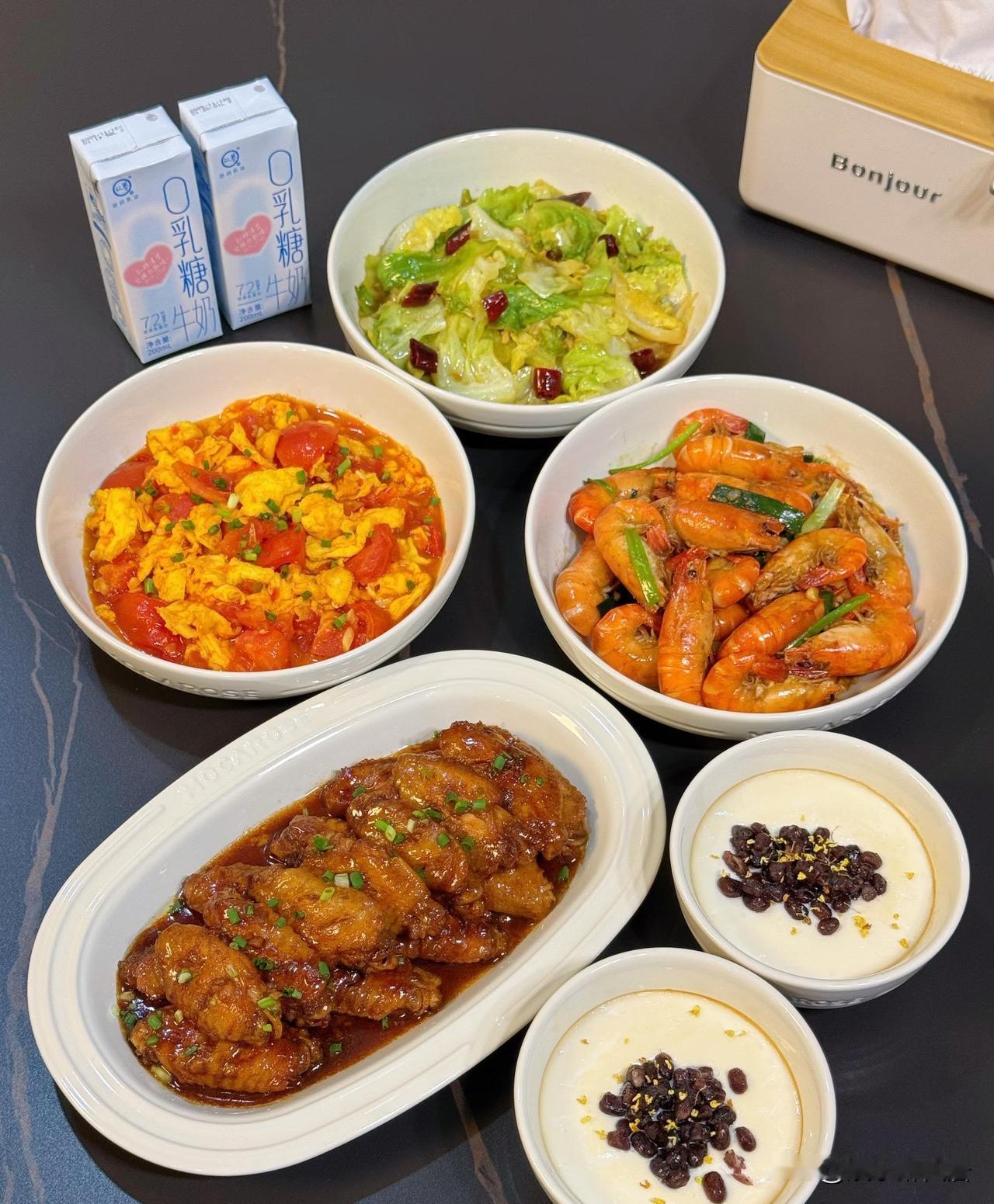 好好吃饭的人，一定是幸福的。一丝不苟地对待每一样食材，在吃好每顿饭的过程中，散发