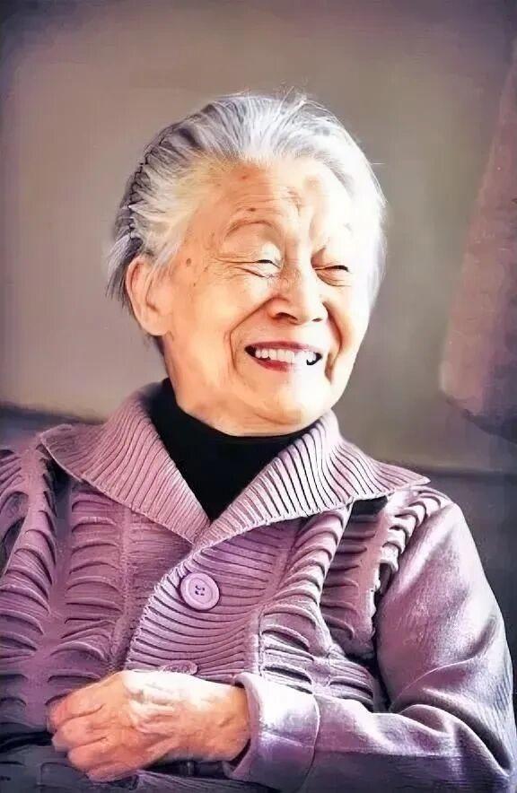杨绛先生说：“人这一辈子，一定要照顾好自己，除了健康，什么都不是你的。少生气，少