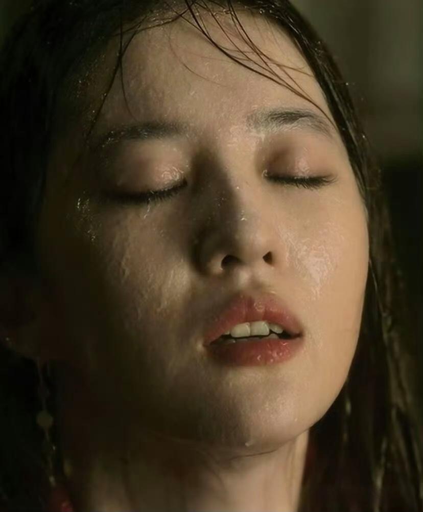 我竟然在刘亦菲脸上分得清雨水和泪水！伟大的一张脸 