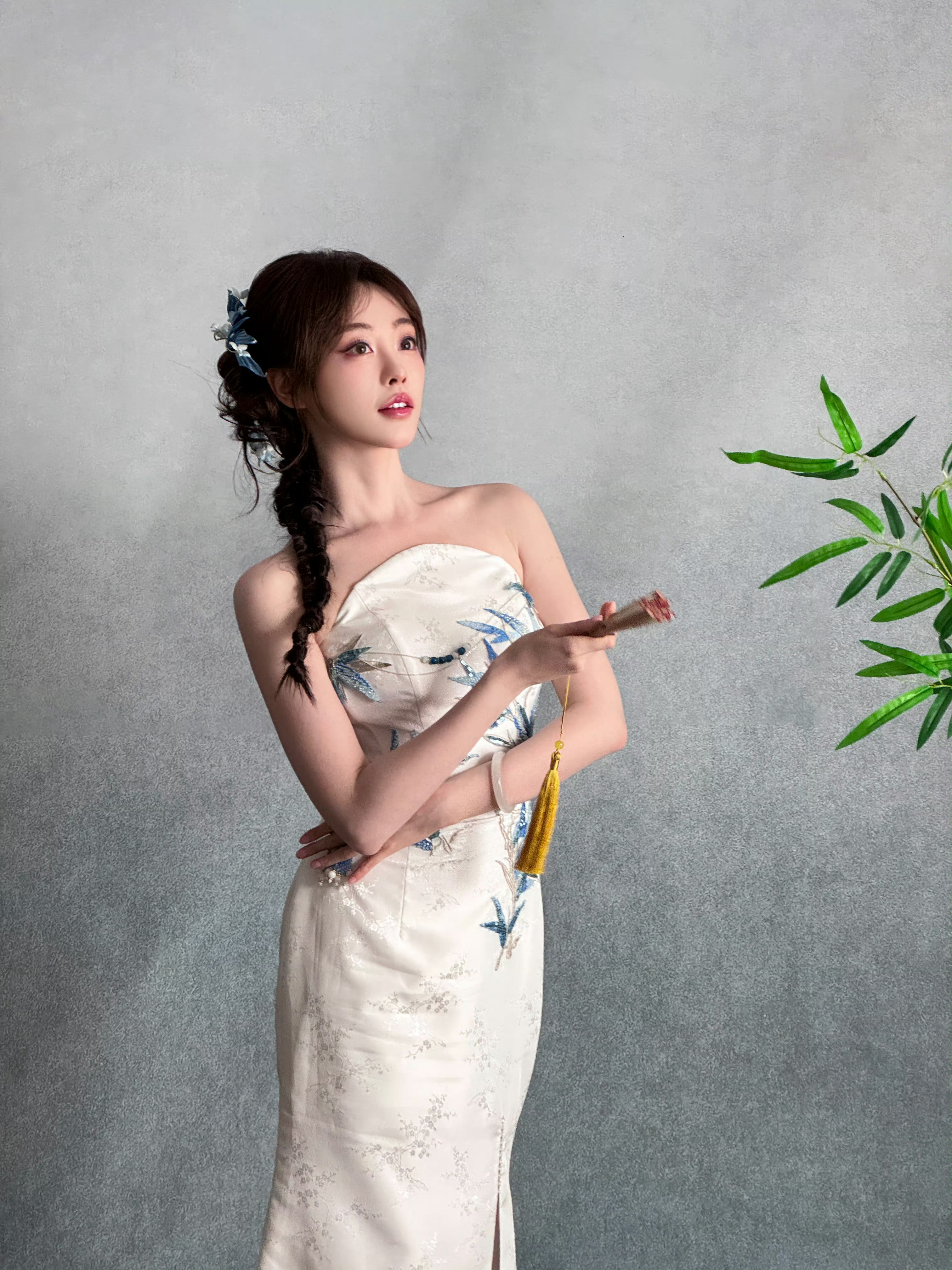 物料大王祝绪丹请继续保持这个营业速度！🤩每一张都美到我心巴上！新中式旗袍+清冷