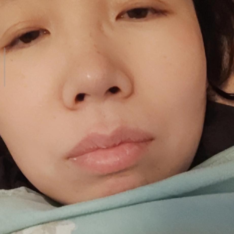 生病真幸福，可以躺在床上心安理得刷手机

周五女儿发烧回家，周六日正常休息，睡觉