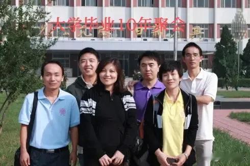 大学同学聚会：是回忆的盛宴，还是虚荣的赛场？
毕业多年，当“同学聚会”的消息在群
