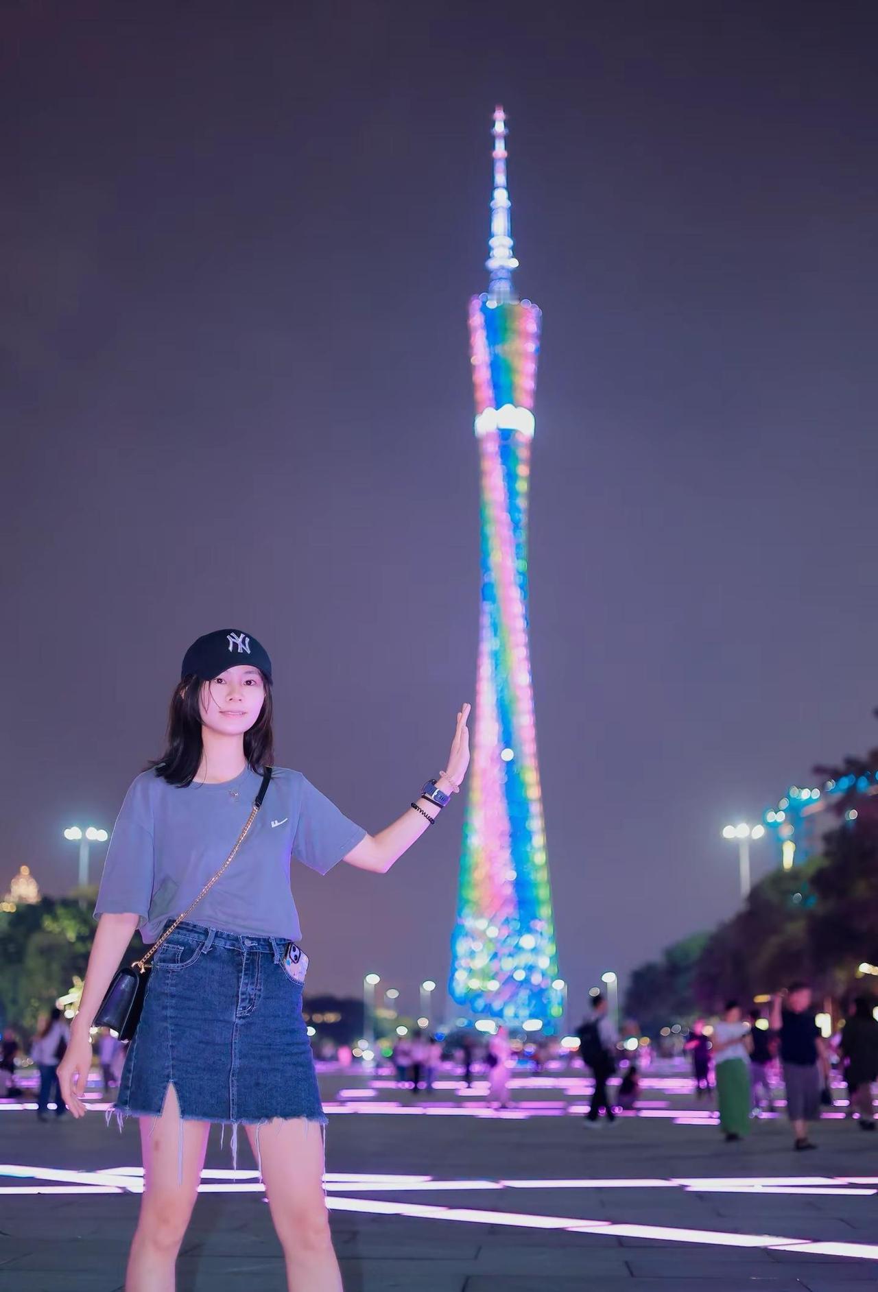 广州塔你们拍了吗？被玩坏的广州塔，来广州必打卡的地方之一。给广州本地的好朋友咔咔