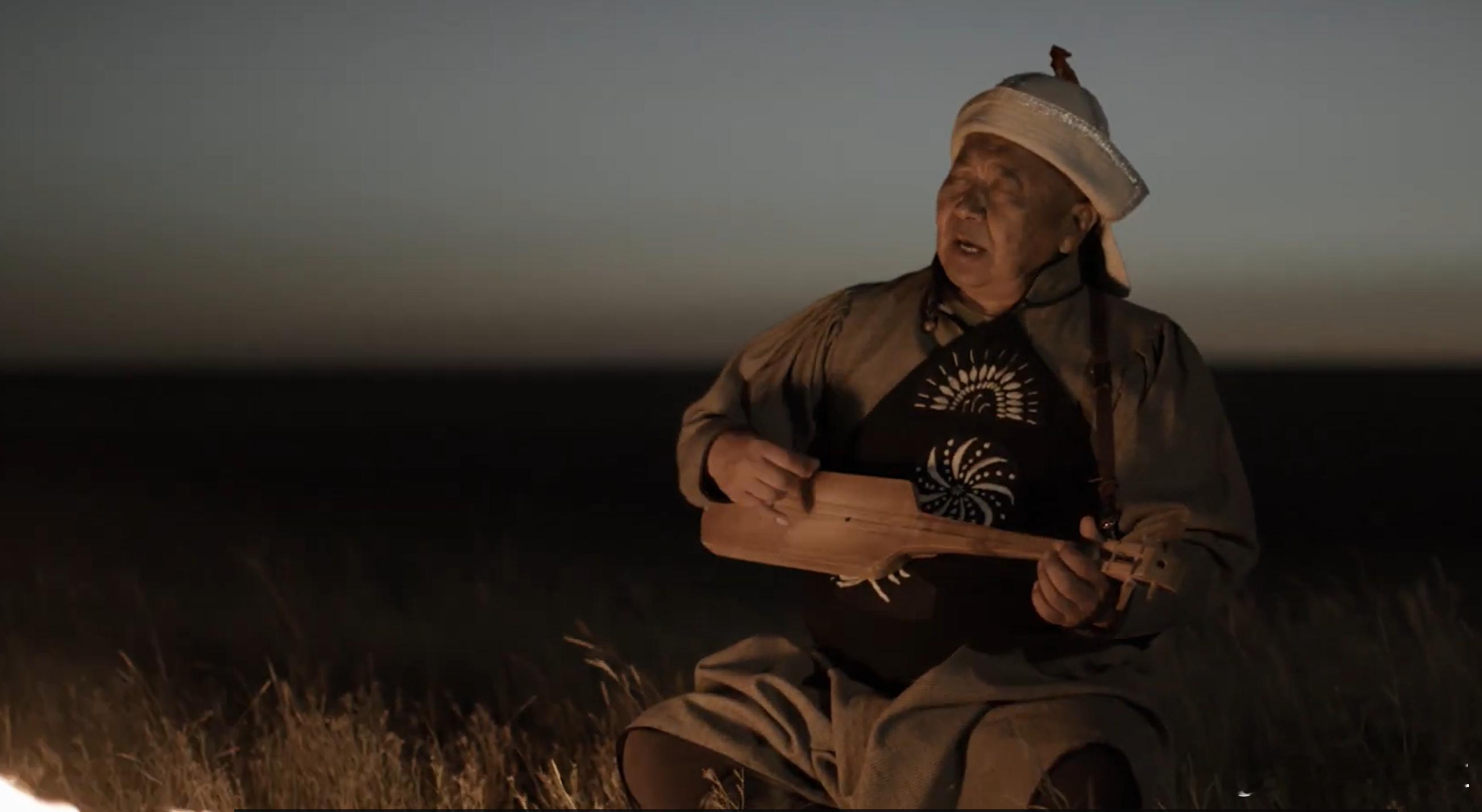 卡尔梅克呼麦大师Okna Tsagan Dzam这个嗓子里好像有磁铁一样 代表作