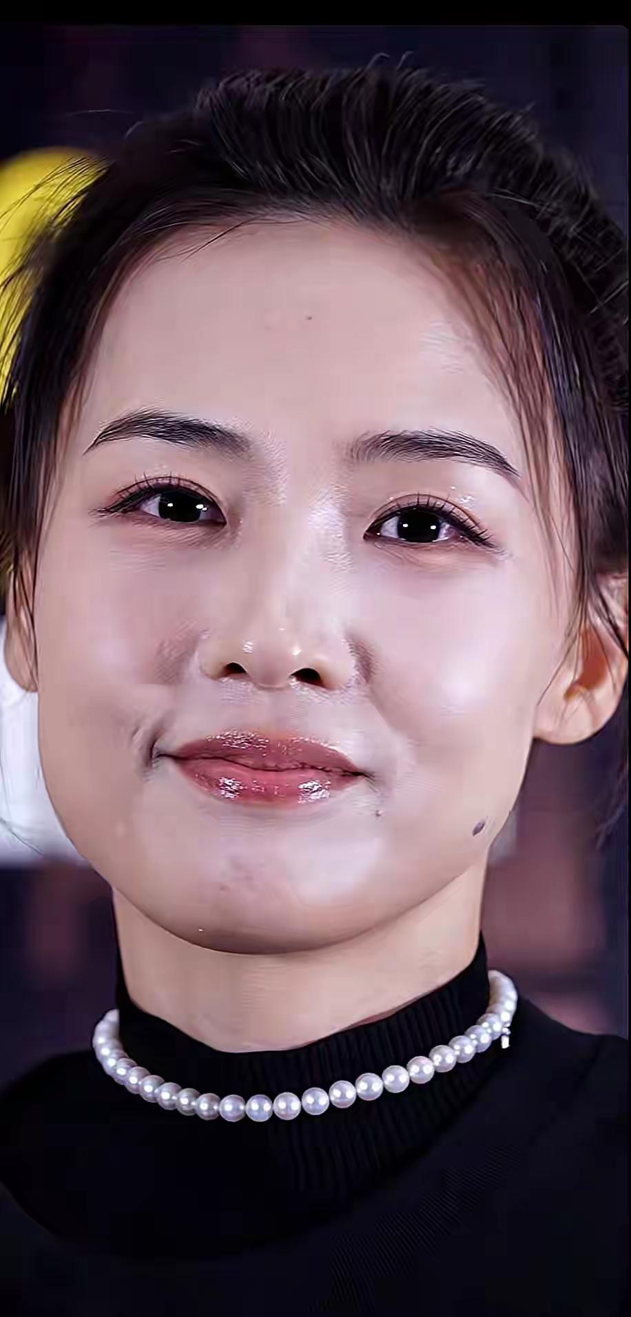 42岁郑罗茜，无美颜无滤镜怼脸拍，“夏家