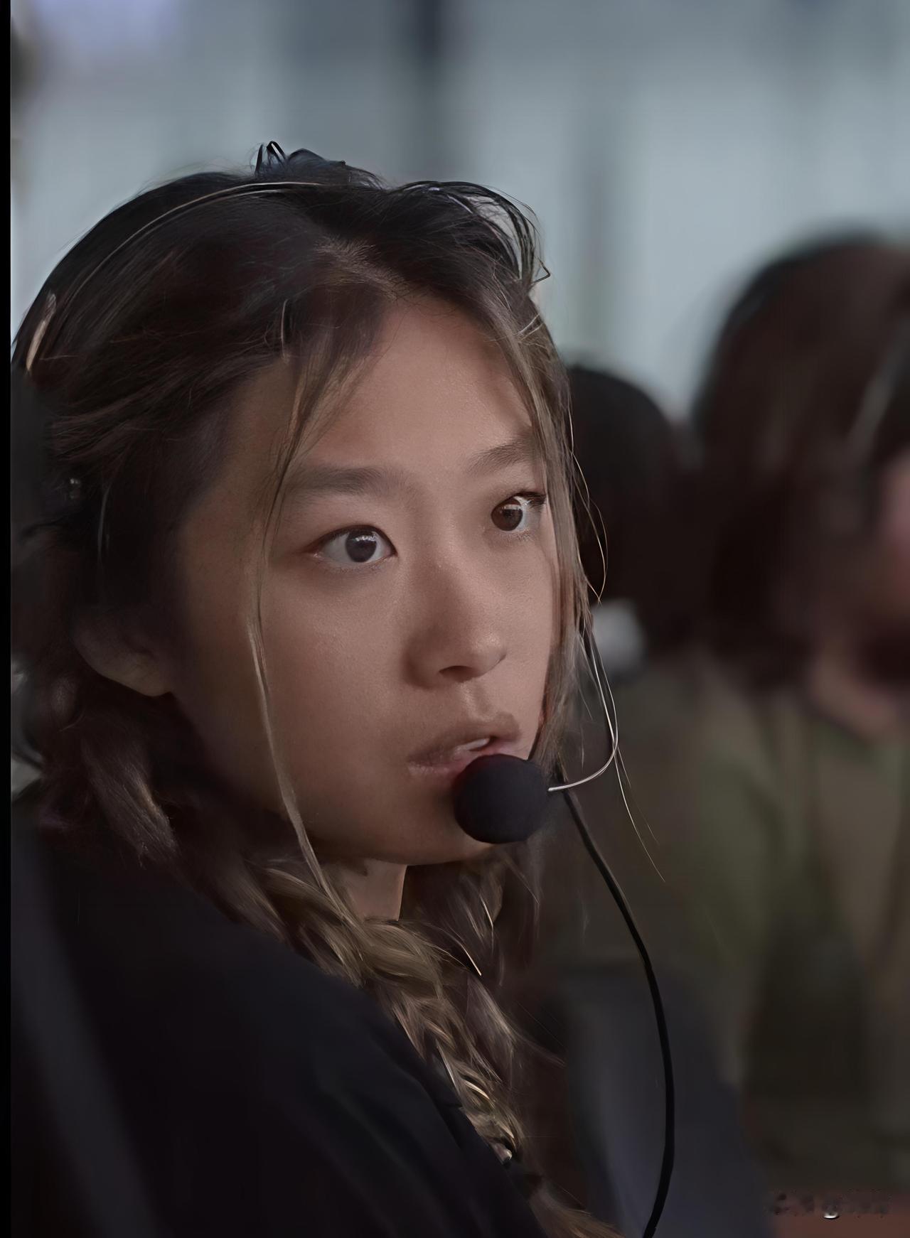 SpaceX星舰发射控制室里的华裔工程师郭璨，也是网友口中的“星舰女王”。脏辫、