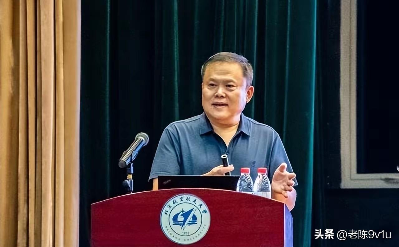 3. 孙聪提出未来战机应像造手机般简单高效：歼 - 35总师孙聪在第三届中国航空