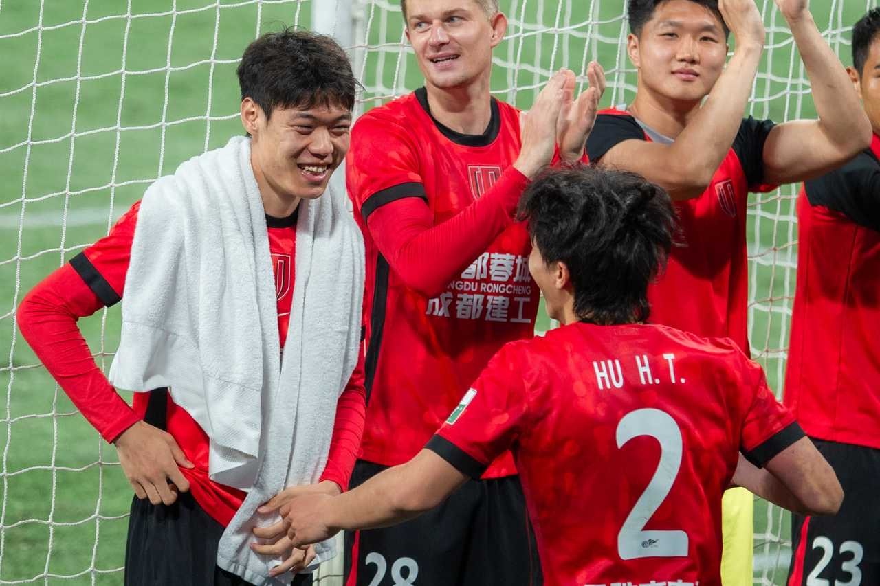 （）图上有一个人沦陷了 