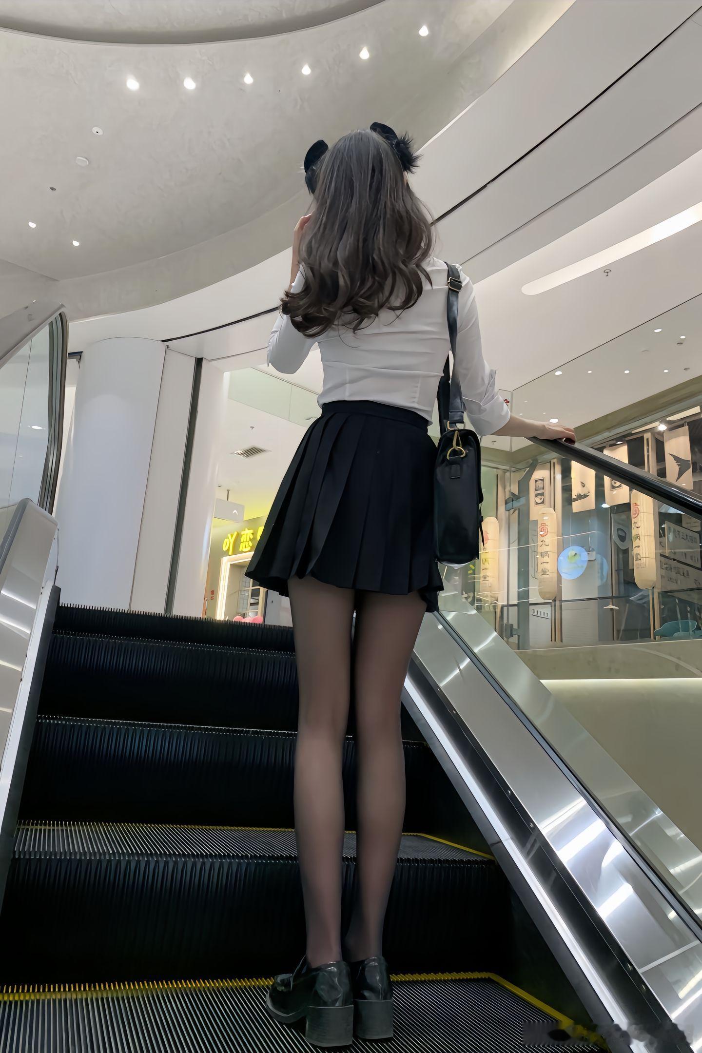 黑丝jk背影杀 ​​​