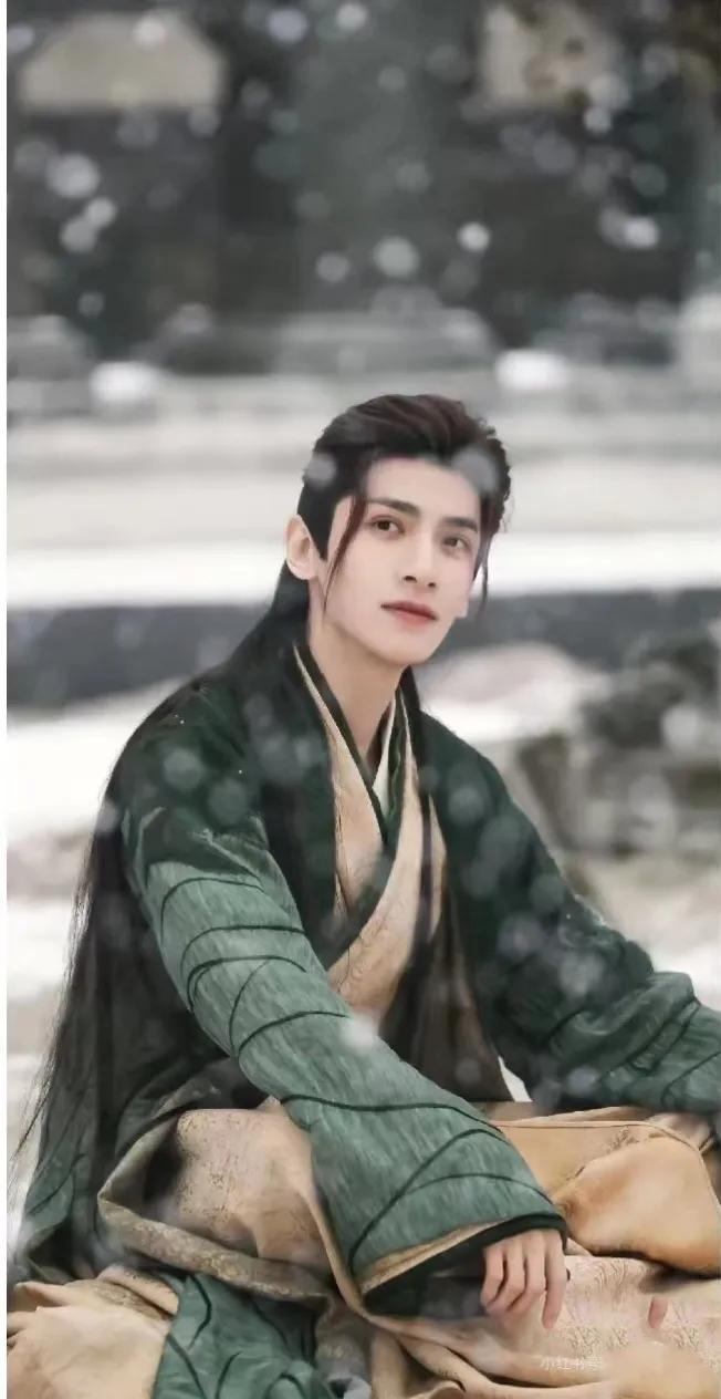 《长月烬明》：全球烬化，澹台烬的宿命史诗

2025年5月，《长月烬明》再度掀起