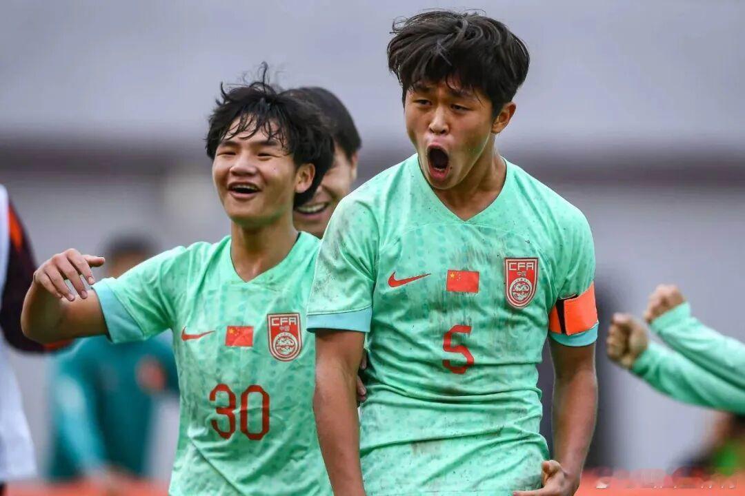 【太原足球小将头球破门助中国U16队获胜】9月27日中午2时，U16“和平杯”邀
