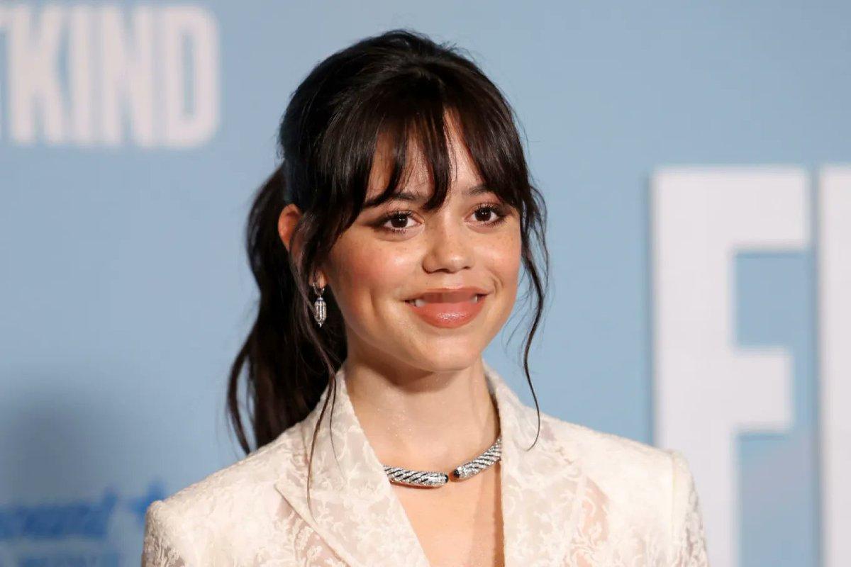 珍娜·奥尔特加(Jenna Ortega)接受采访表示：现在好莱坞“每个人都想变