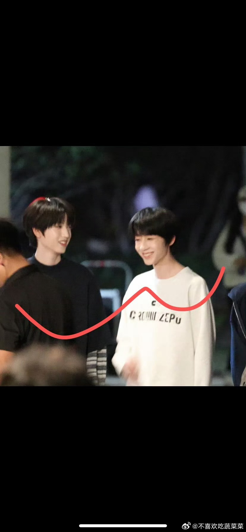 tg 桂文两个人萌萌地看着对方笑 