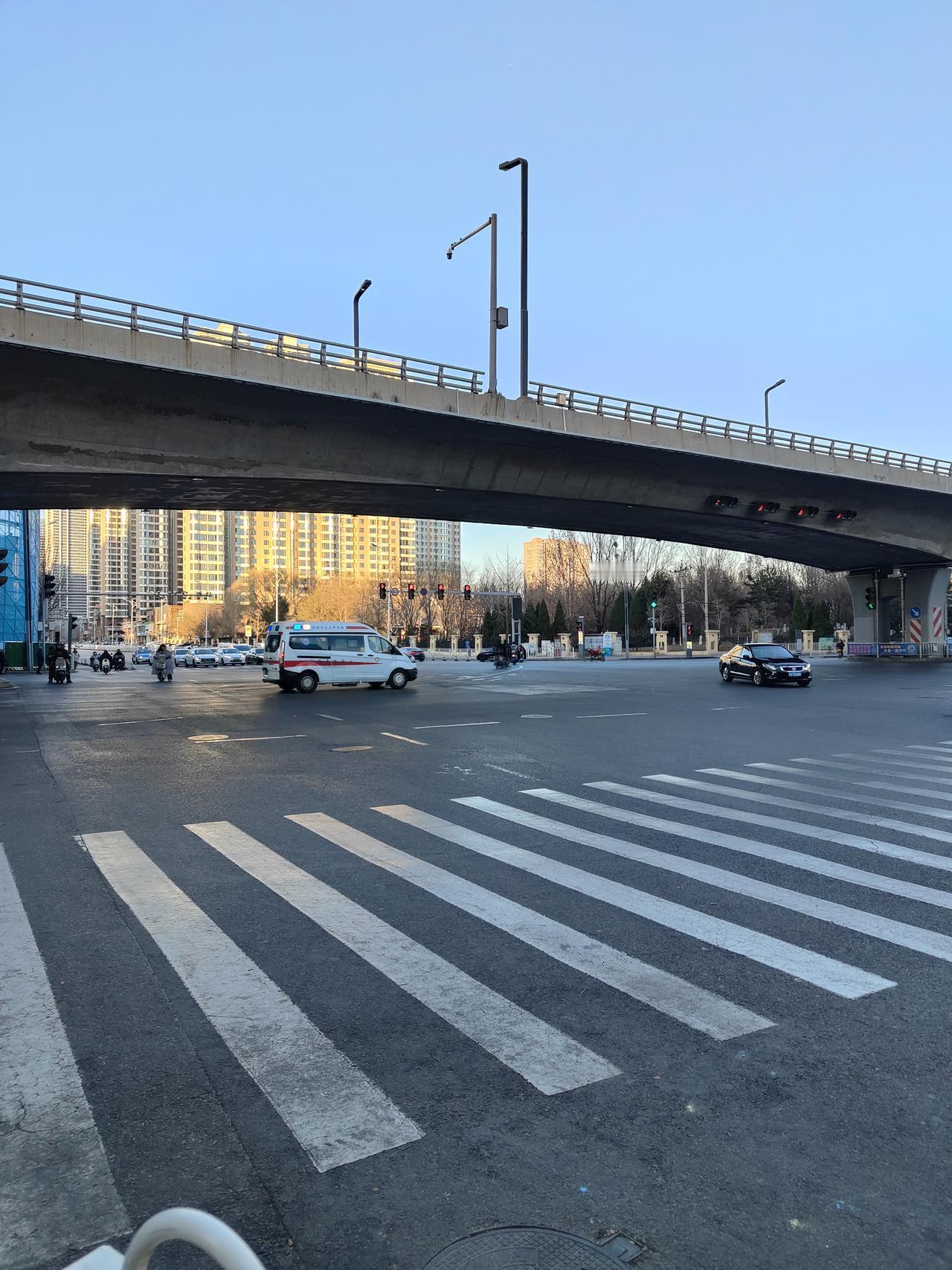 停车矛盾要妥善解决呀🤔停车矛盾真的太影响心情了。就像达拉特旗那俩居民张某和赵某