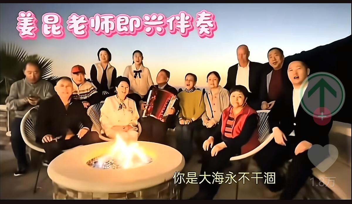 姜昆圣诞夜翻车咯，
我记得2017年他还以行业权威的身份
呼吁大家抵制洋节！守护