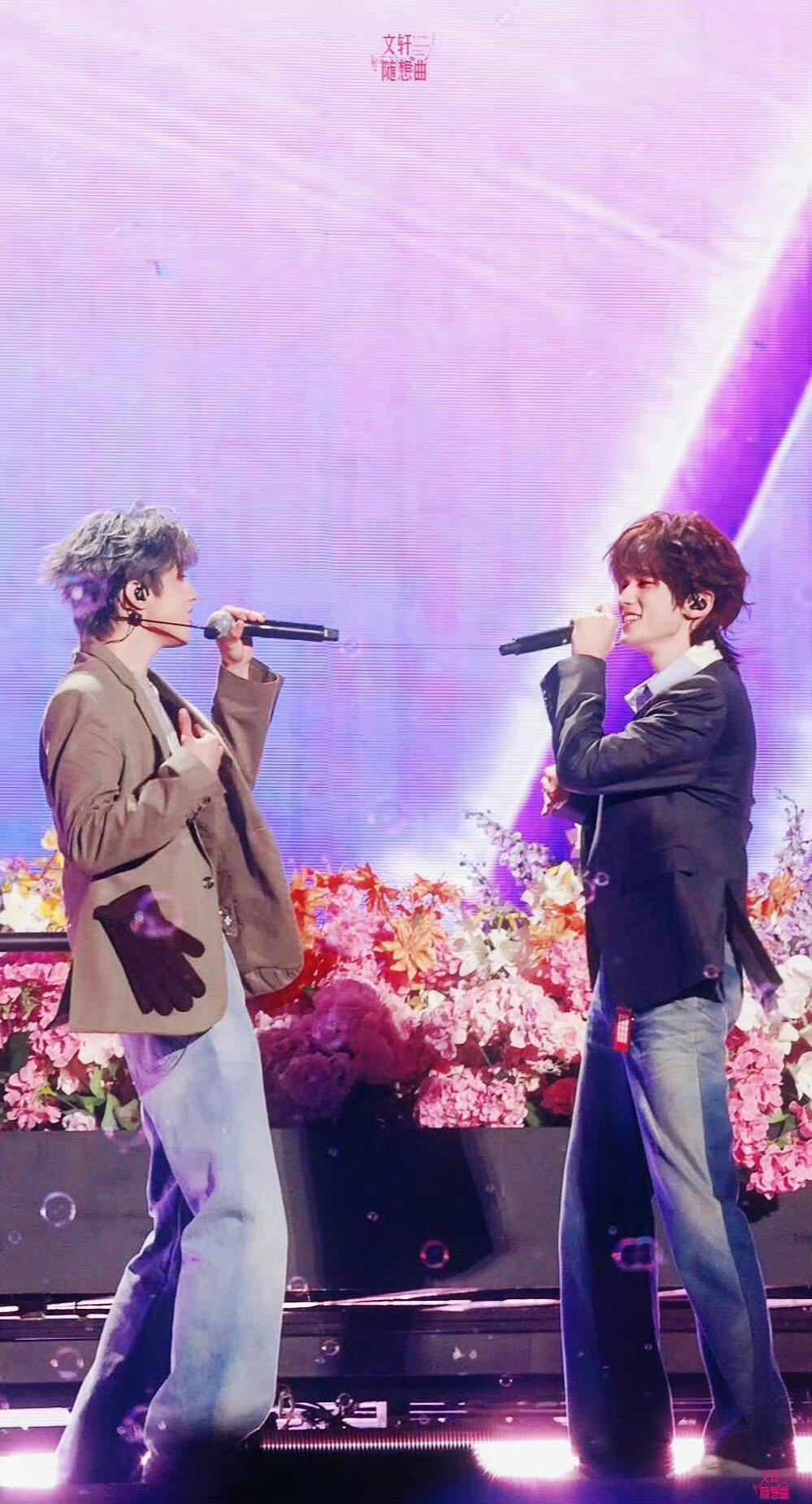 时代少年团广州演唱会刚官宣，文轩《小宇》合唱直接炸上热搜！这是他俩出道十周年的专