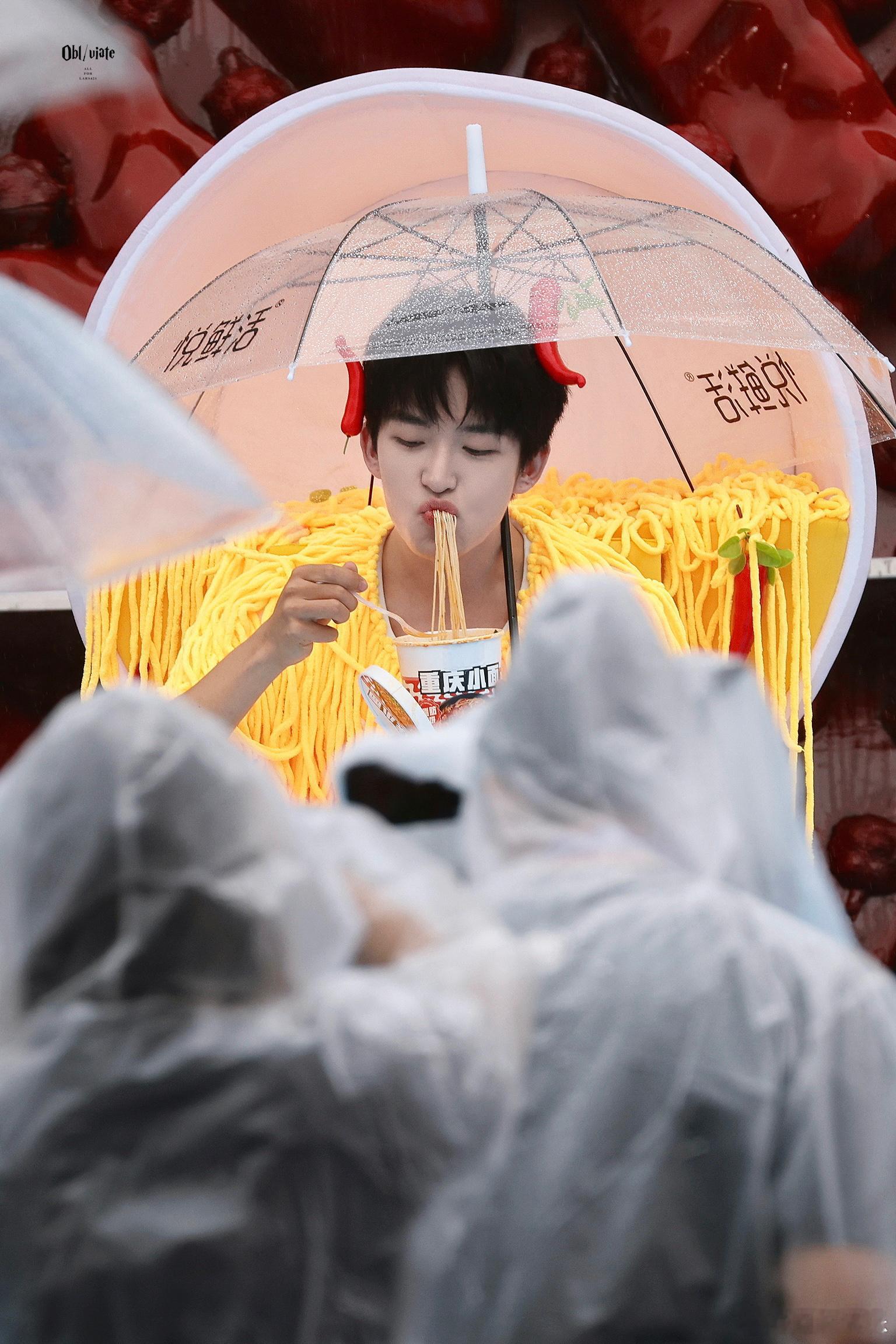 #黄子弘凡黄健翔套圈狂徒# 现在的压力给到黄子弘凡，请问怎样才能在认真卧底的同时