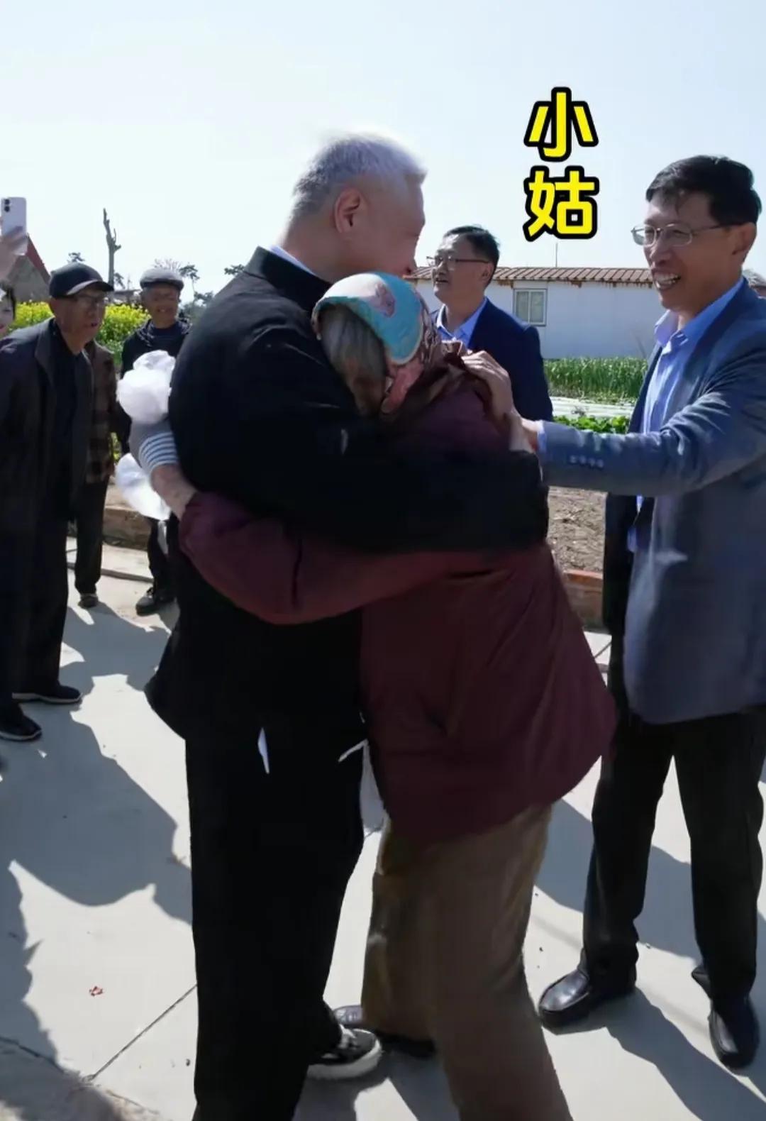 马未都山东行终于到了爷爷奶奶家！血缘真是个奇妙的东西，马未都一下车声音就有些哽咽