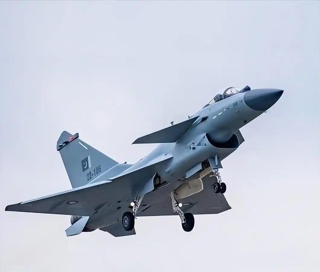 现在终于明白为什么歼10C卖不出去了，因为世界各国都在等土耳其仿制的歼10C。