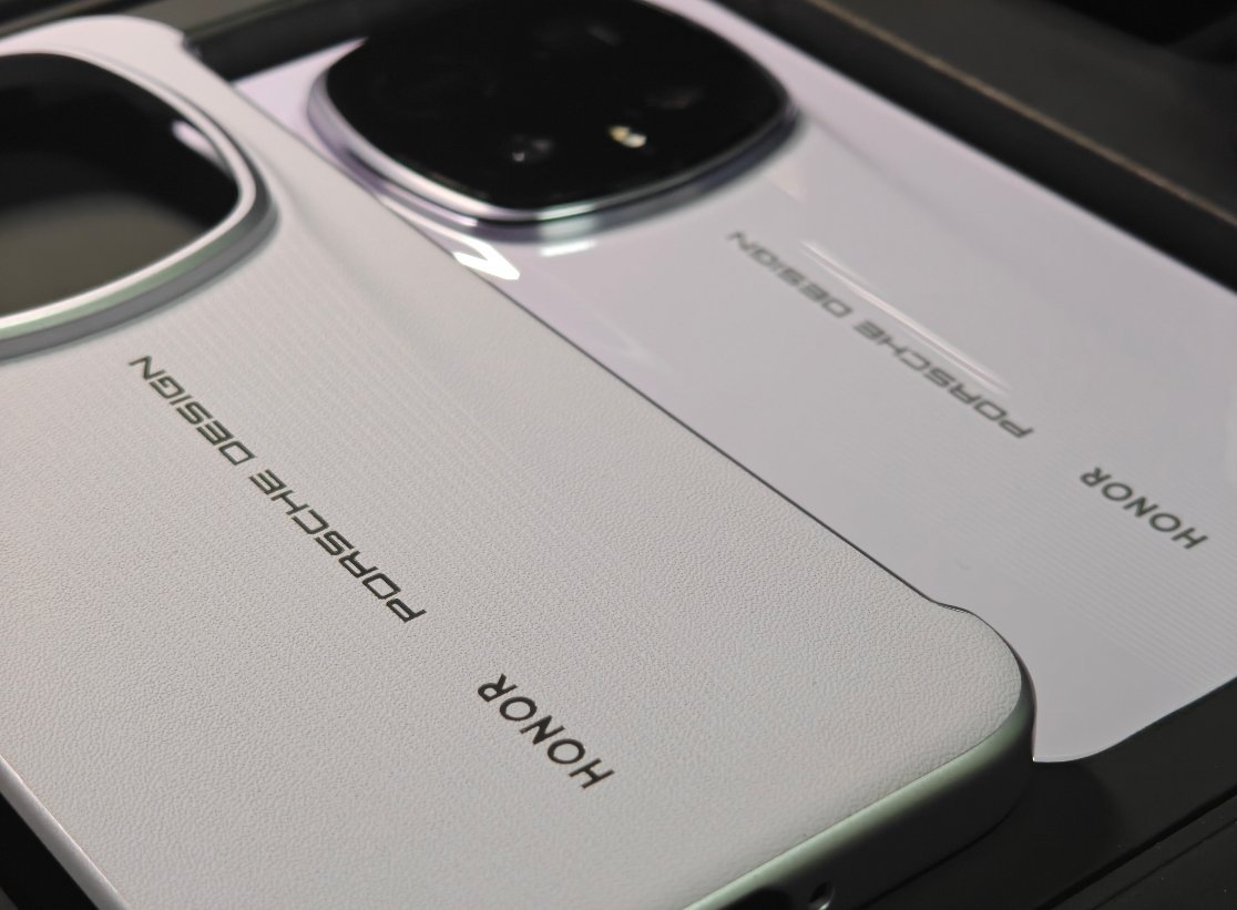 国产手机质感最佳了属于是，保时捷设计果然名不虚传包装主体是黑色，配件主色也是黑色