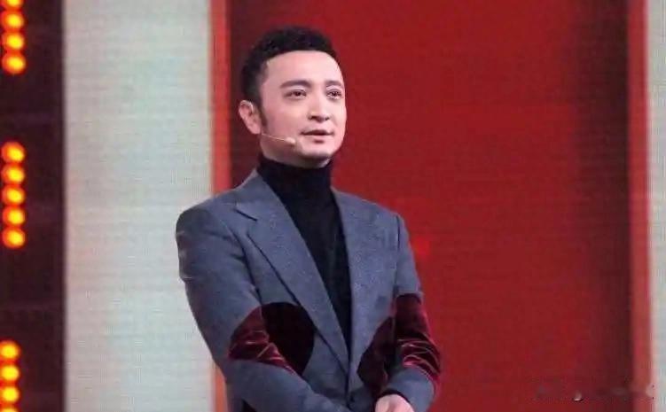 帕夏晒新设计手稿，尼格买提春晚说“我终于和大家一样了”，他们离婚三年到底活成了什