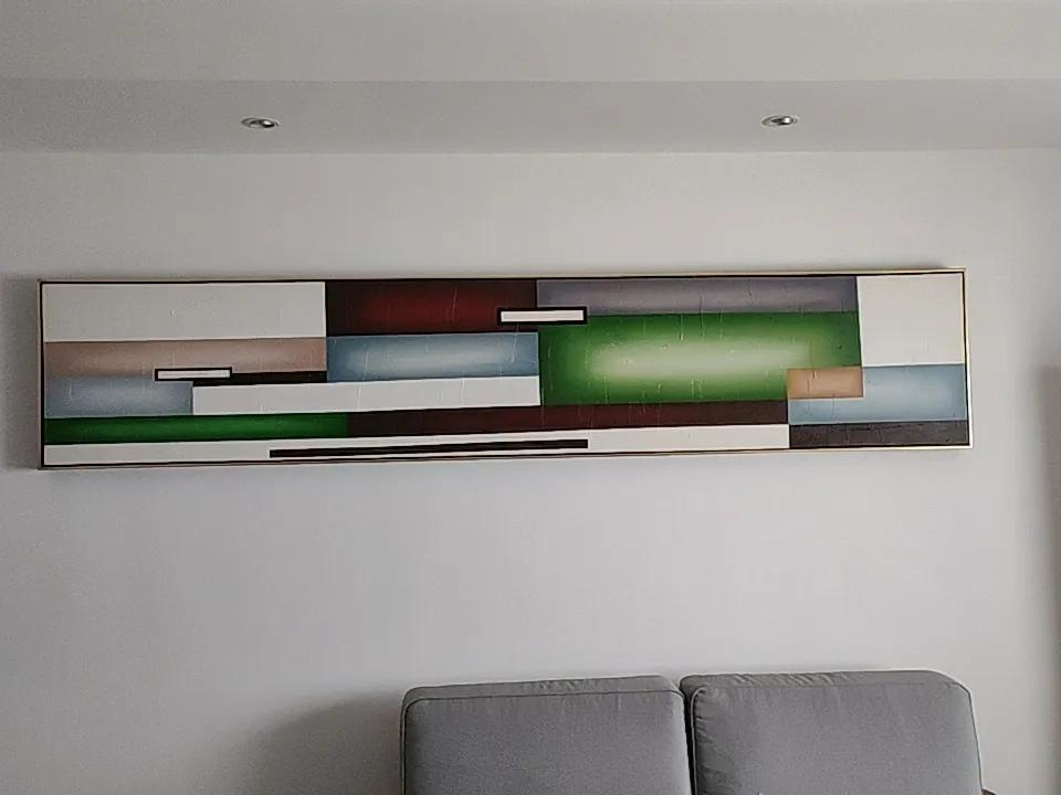 在宾馆的客厅墙壁上，发现了下图所示的横幅挂画，反复端详，仔细观察，也没有看出这幅