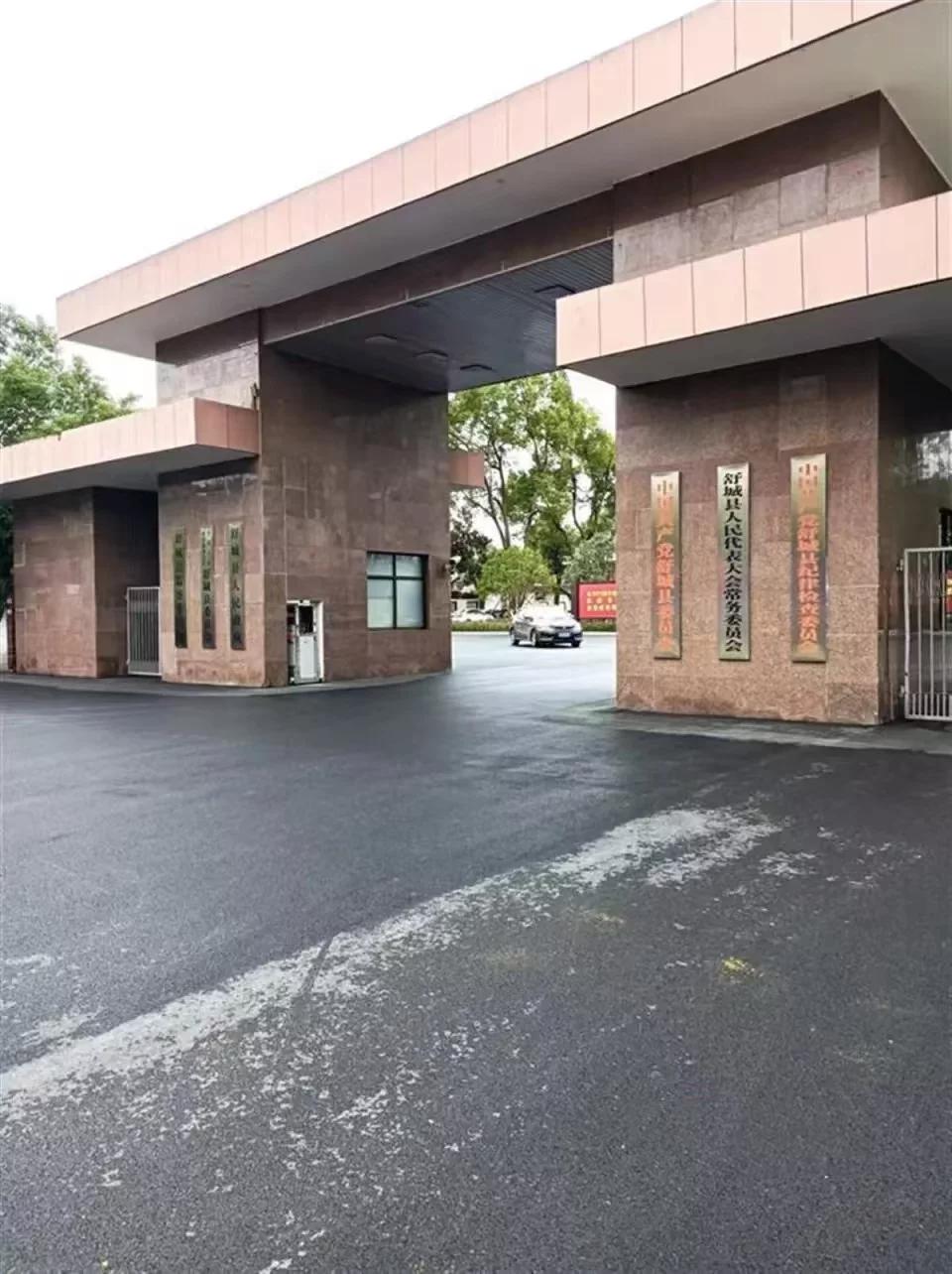 一、拆除围墙，密切联系群众是党的优良传统，是践行党为人民服务的根本宗旨、是对党员