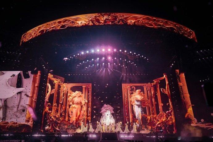 周传雄春神曲打开春天 真的会被周传雄春神曲的唢呐改编惊艳到，悠扬旋律撞上火热民乐