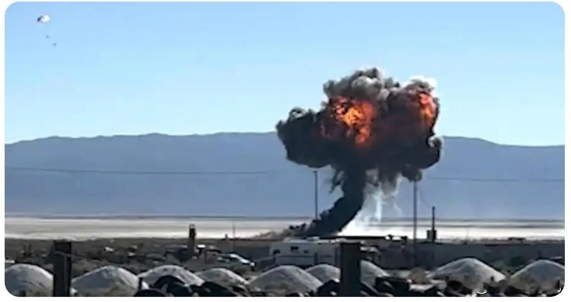 美国今天摔飞机的速度快赶上印度了，这次美国的飞行表演，一架F-16c坠毁，飞行员